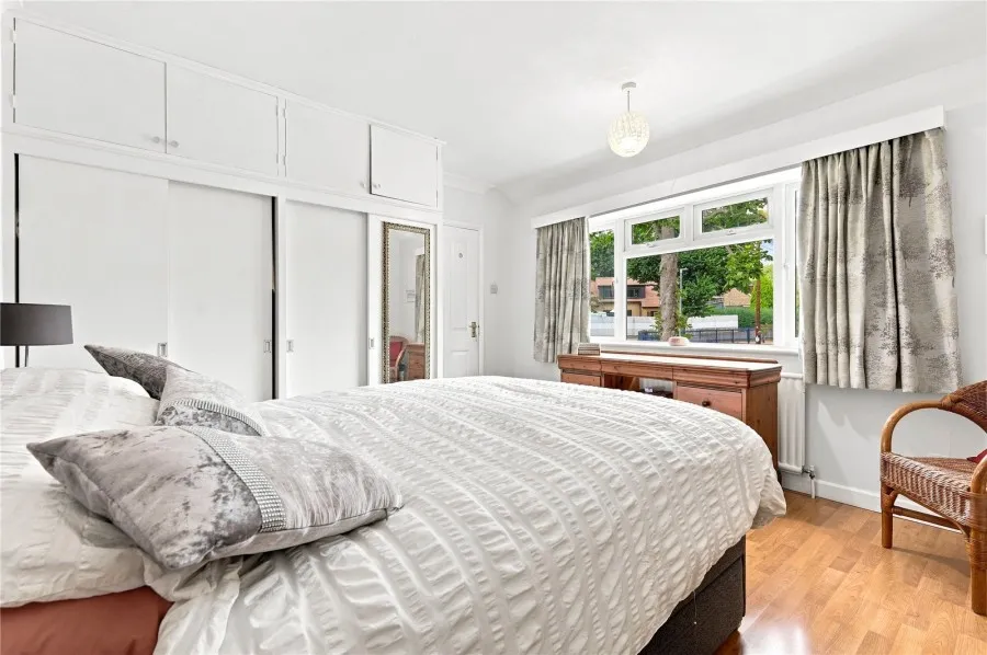 with 4 bedrooms in Stansted, CM24, photo 11