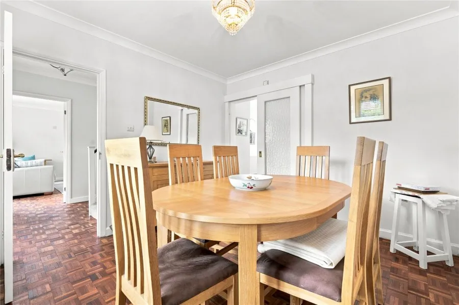 with 4 bedrooms in Stansted, CM24, photo 4