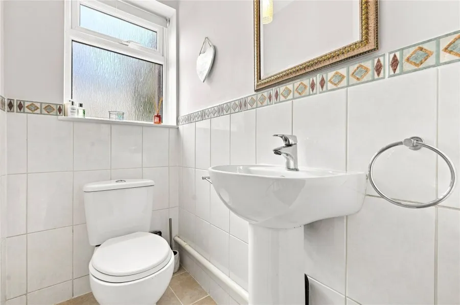 with 4 bedrooms in Stansted, CM24, photo 15