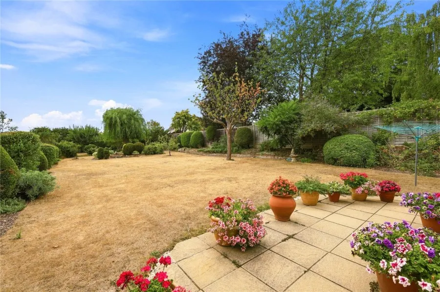 with 4 bedrooms in Stansted, CM24, photo 16