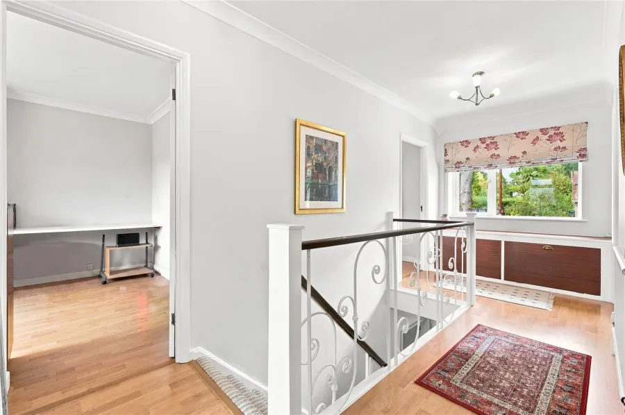 with 4 bedrooms in Stansted, CM24, photo 10