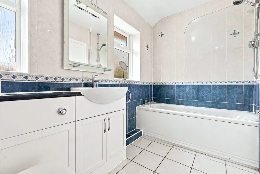 with 4 bedrooms in Stansted, CM24, photo 14