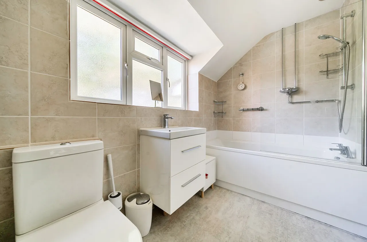 Grove Road, Camberley, Surrey, GU15 2DN, photo 8