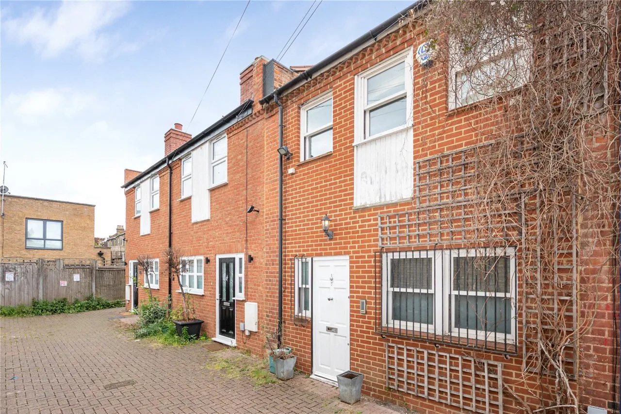 2 bed house for sale, Stable Mews, Twickenham, TW1