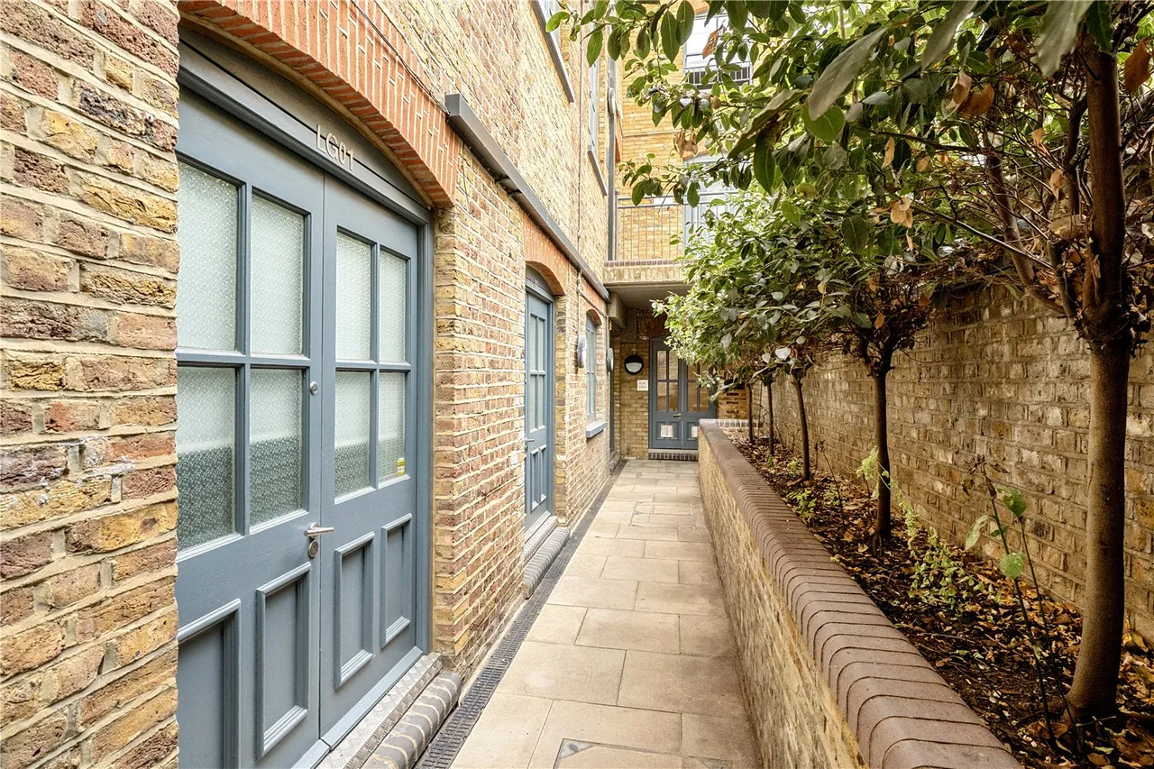 Clyde Square, London, E14, photo 4