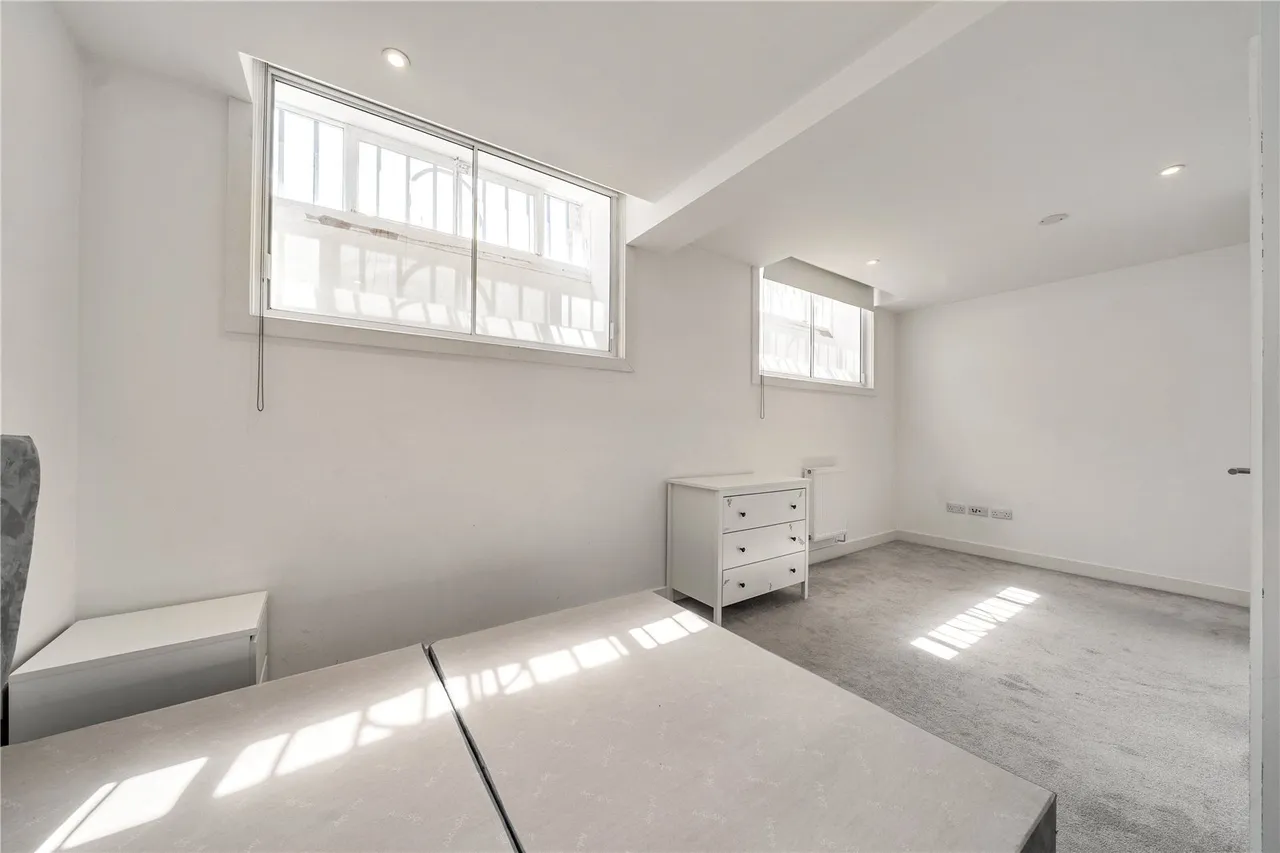 Clyde Square, London, E14, photo 2