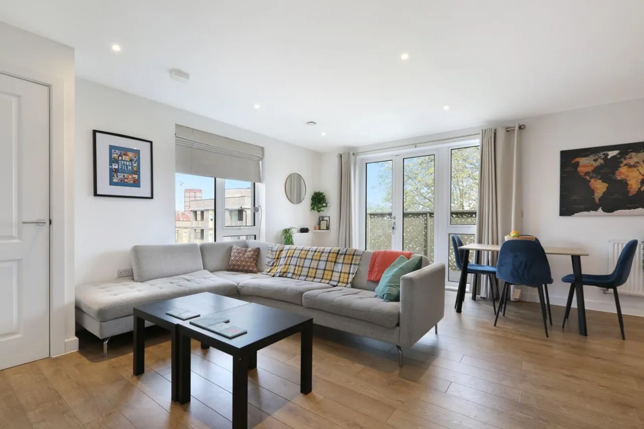 2 bed flat for sale — Broome Way, London, SE5