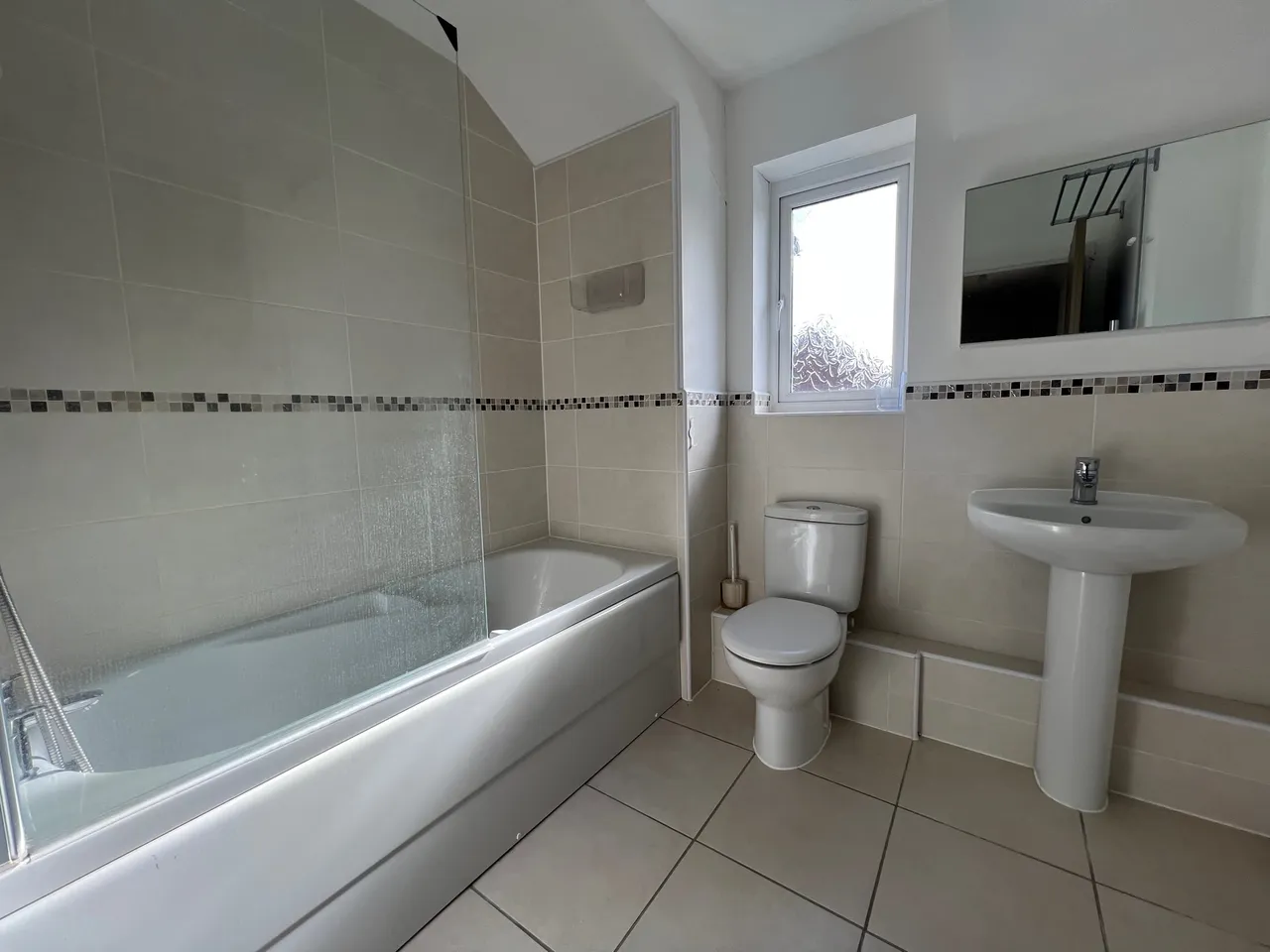 Pippin Road, Aylesbury, HP18, photo 5