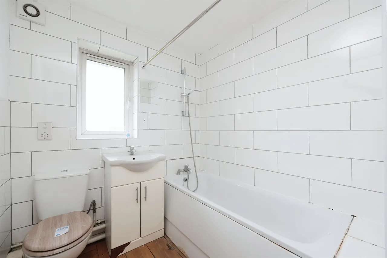 Chenies Way, Watford, WD18, photo 13