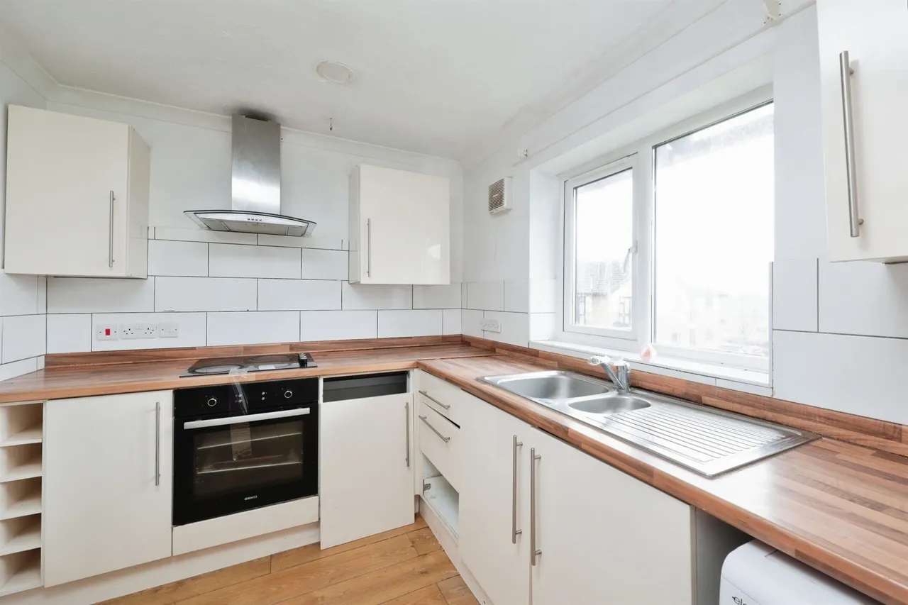 Chenies Way, Watford, WD18, photo 5