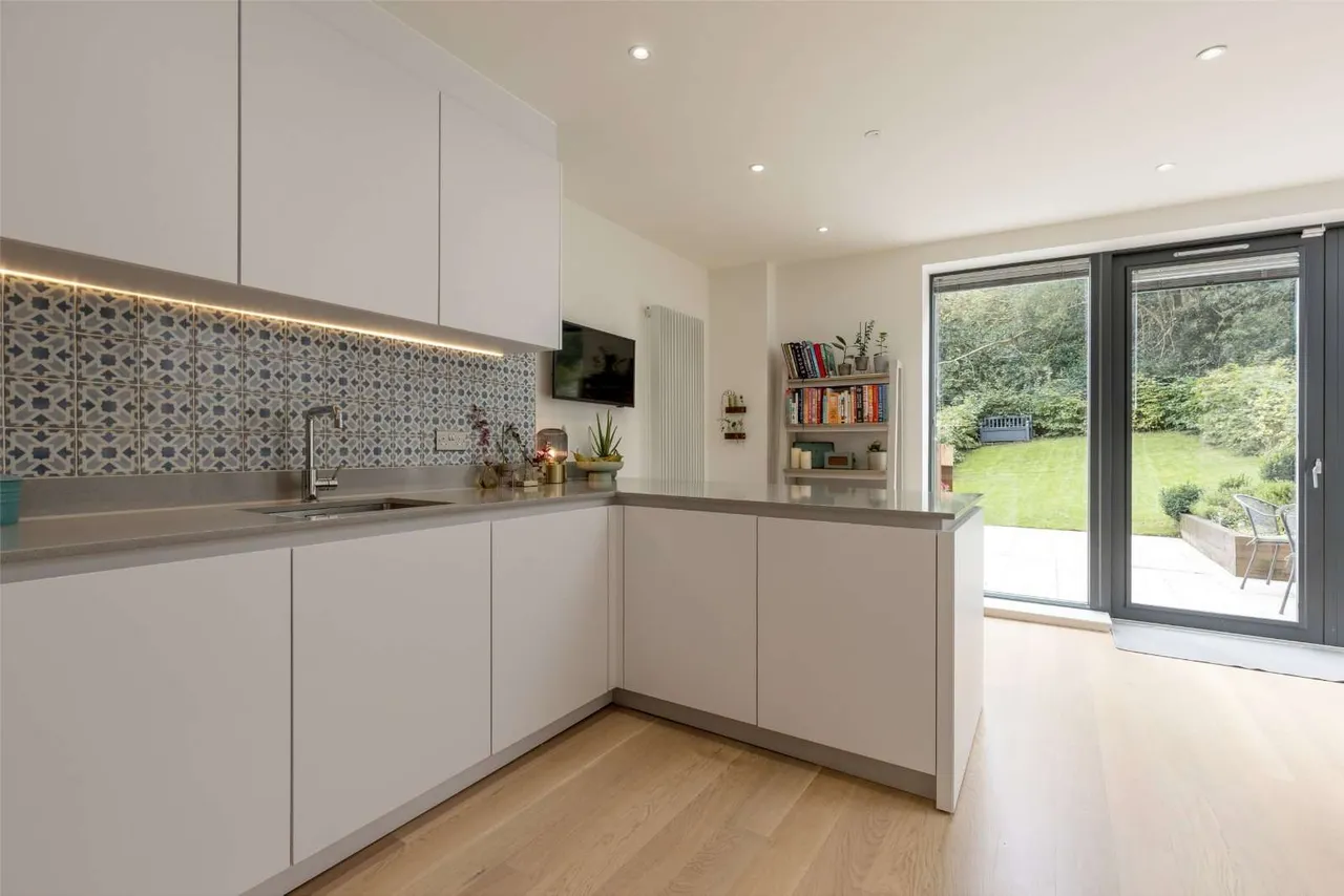 Sassoon Grove, Craighouse, EH10, photo 7
