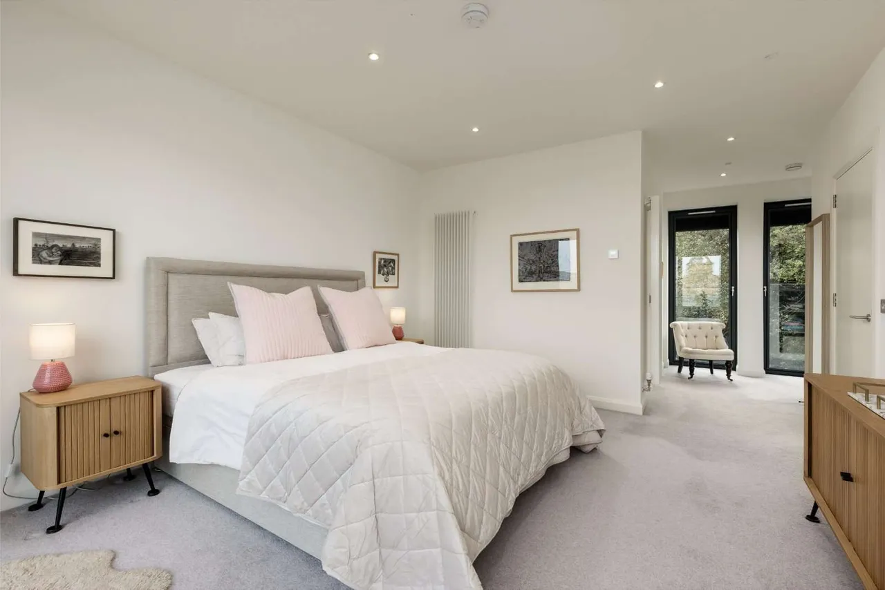 Sassoon Grove, Craighouse, EH10, photo 9