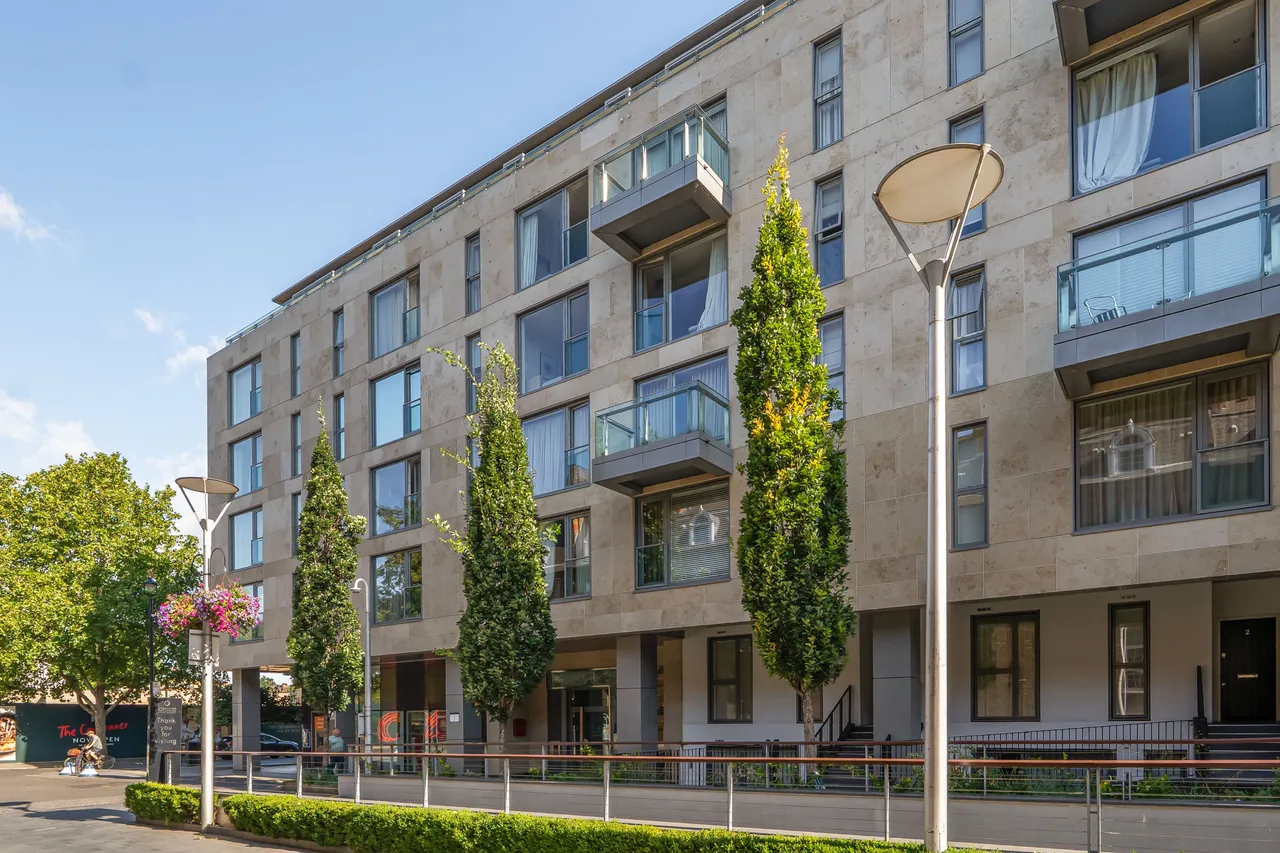 flat for sale — 13 Moore House, 2 Gatliff Road, London