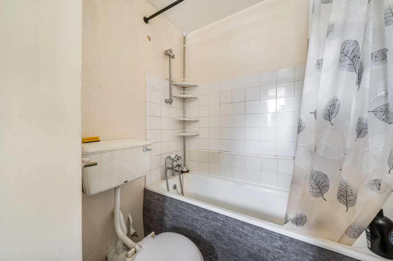 5 Newbury House, Hallfield Estate, London, photo 6