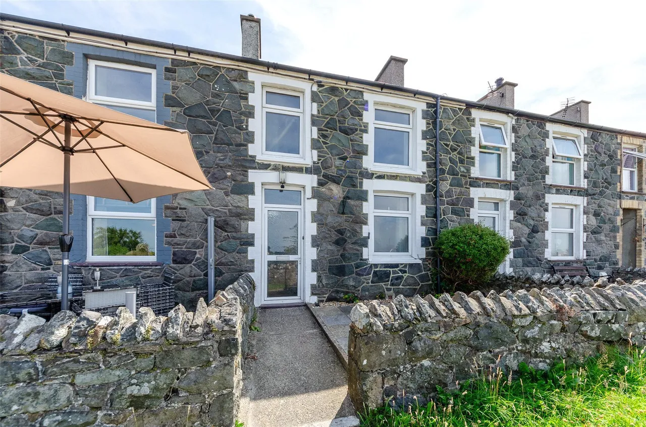 3 bed house for sale, Groeslon, Caernarfon, LL54