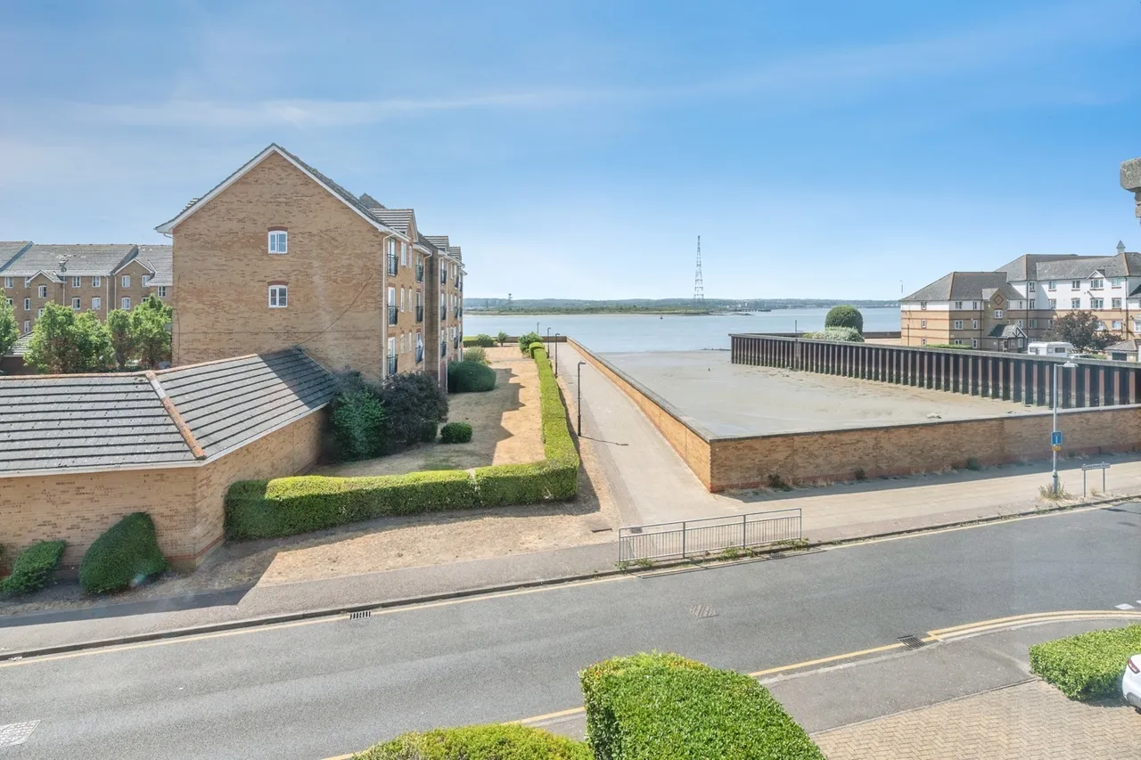 Brick Court, Jetty Walk, Grays, Essex, RM17, photo 4