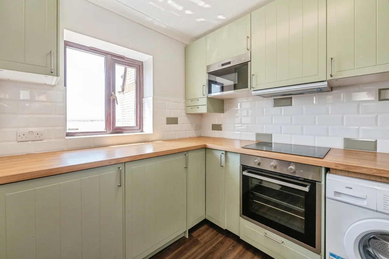 Brick Court, Jetty Walk, Grays, Essex, RM17, photo 3