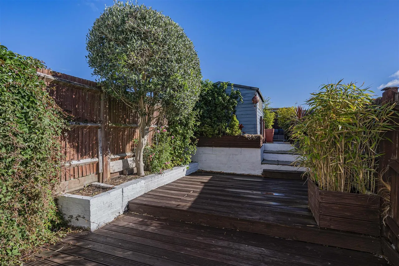 Lewis Close, Newhaven, photo 6