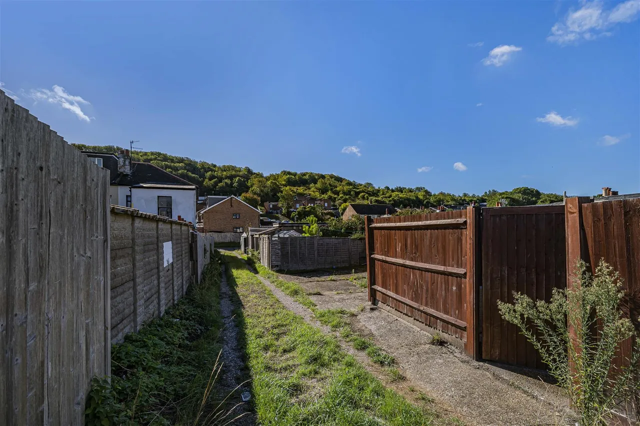 Lewis Close, Newhaven, photo 30
