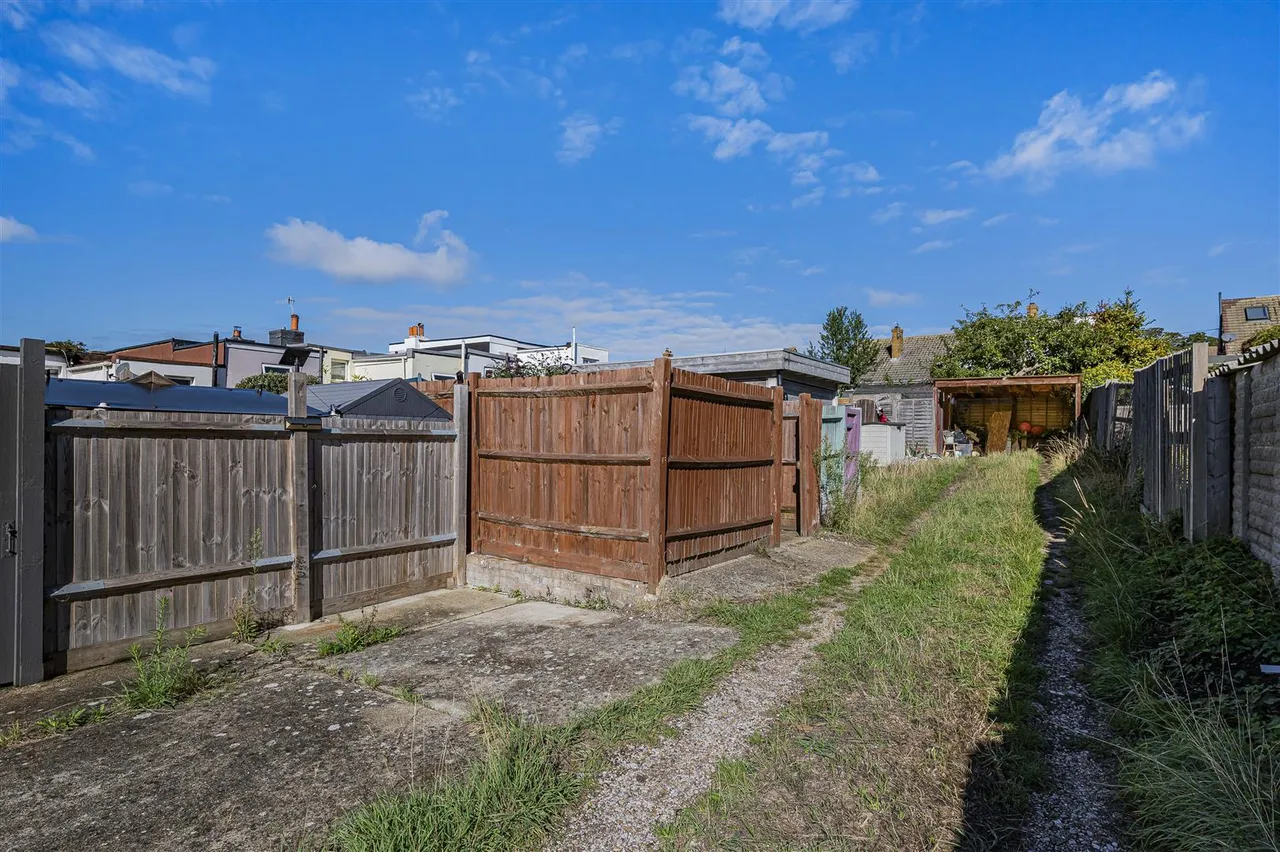 Lewis Close, Newhaven, photo 31