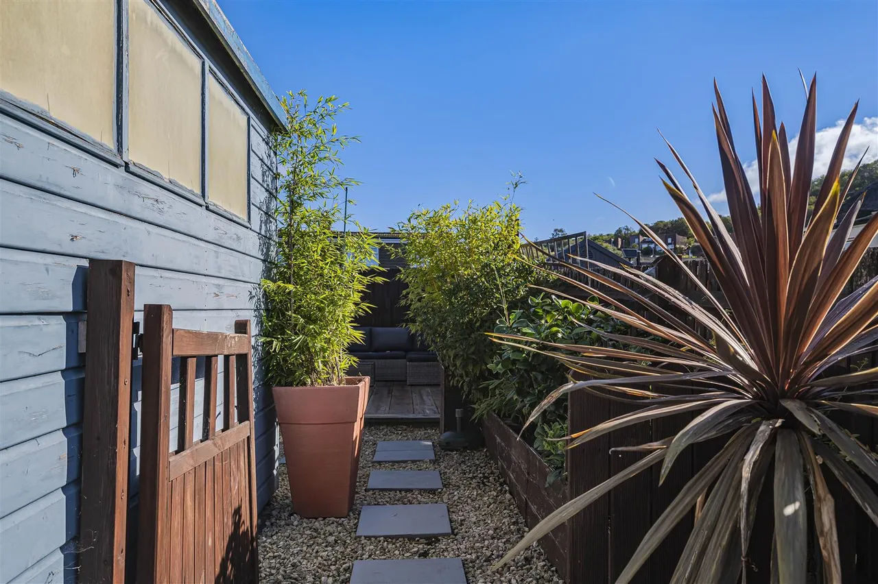 Lewis Close, Newhaven, photo 28