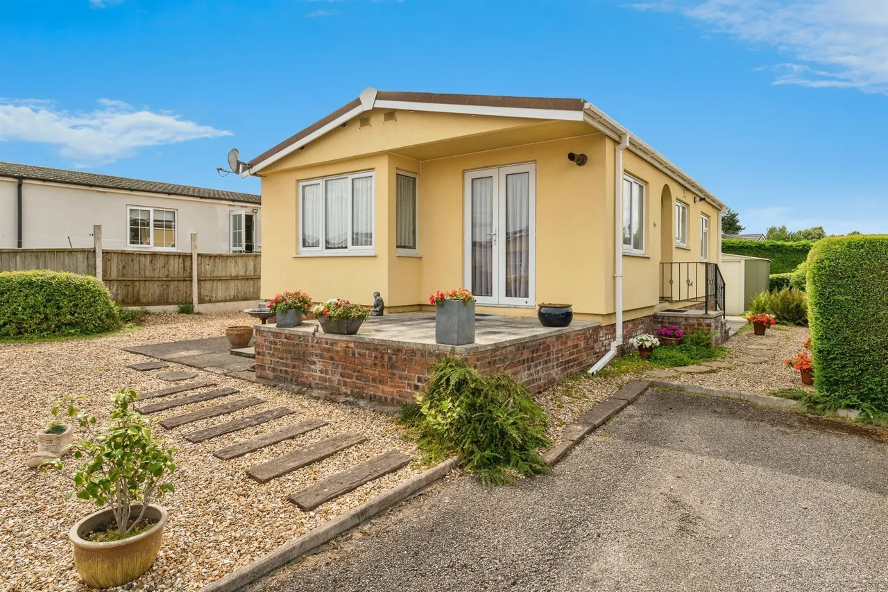 2 bed park home for sale, Orchard Park, Elton, CH2