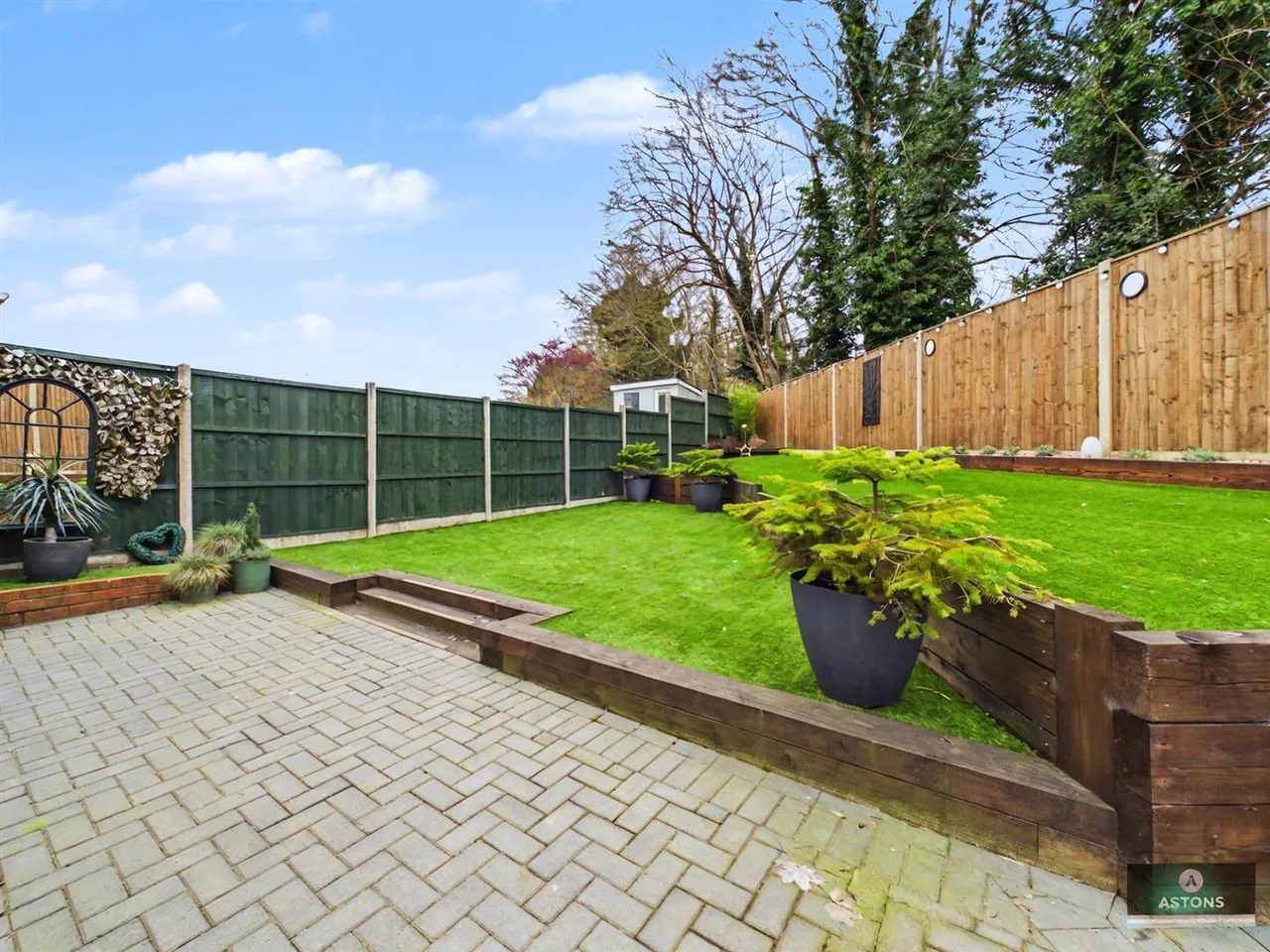Hardy Close, Pound Hill, photo 19