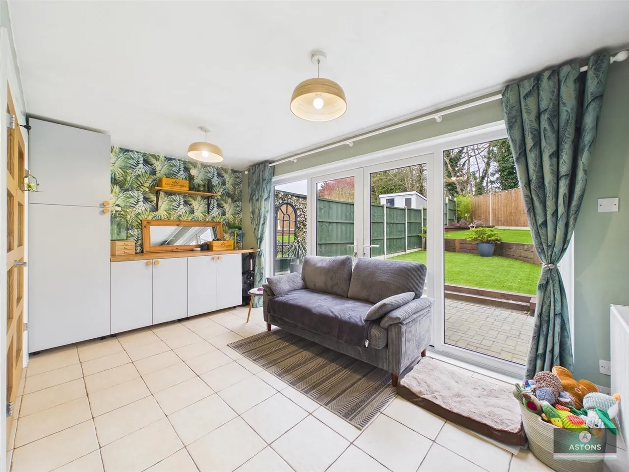 Hardy Close, Pound Hill, photo 5