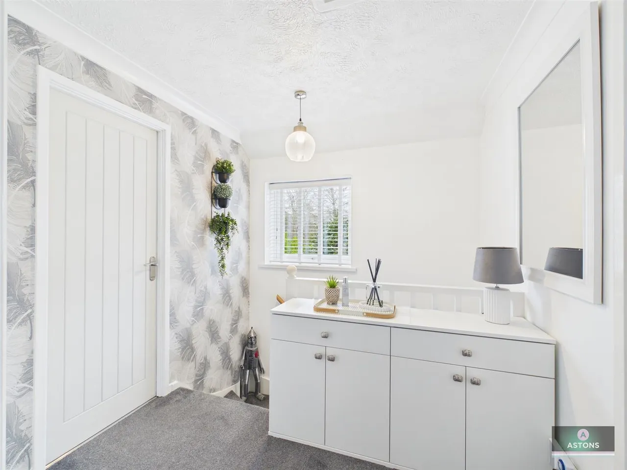 Hardy Close, Pound Hill, photo 14