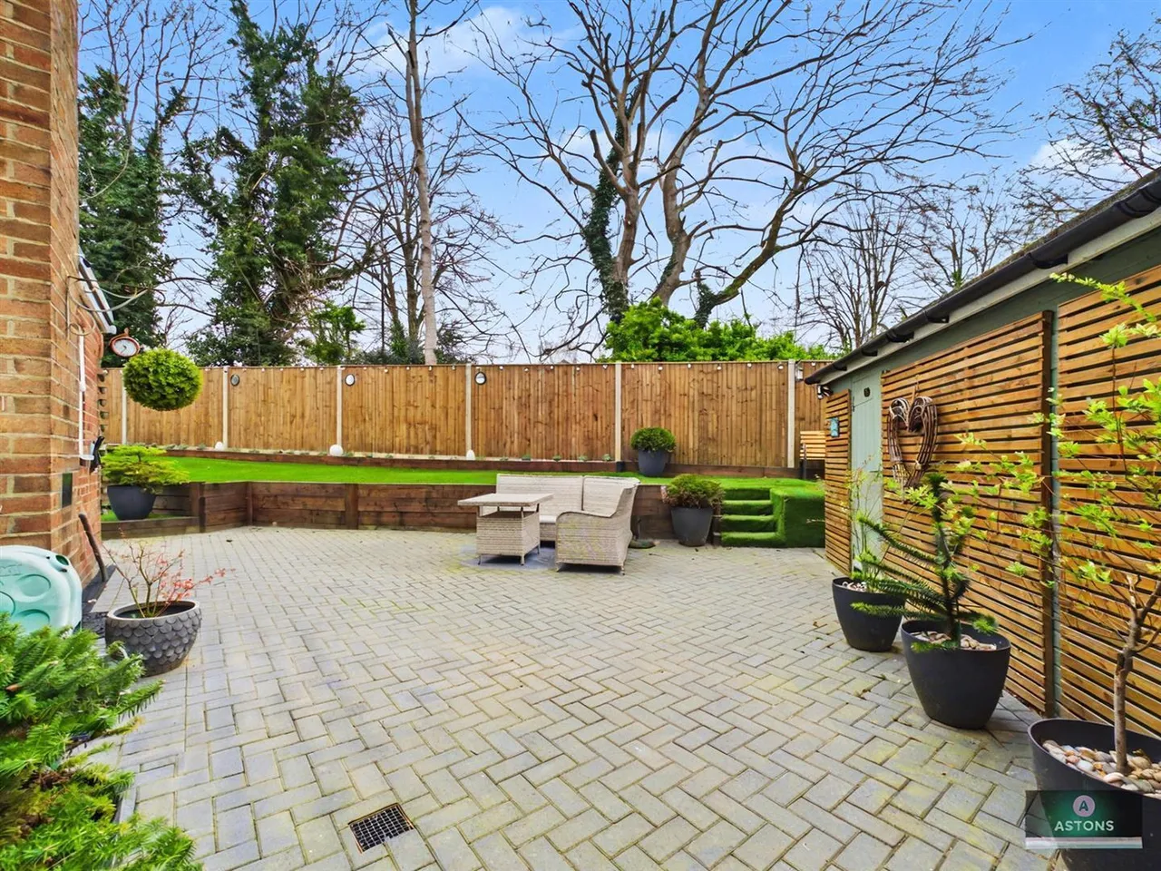Hardy Close, Pound Hill, photo 8