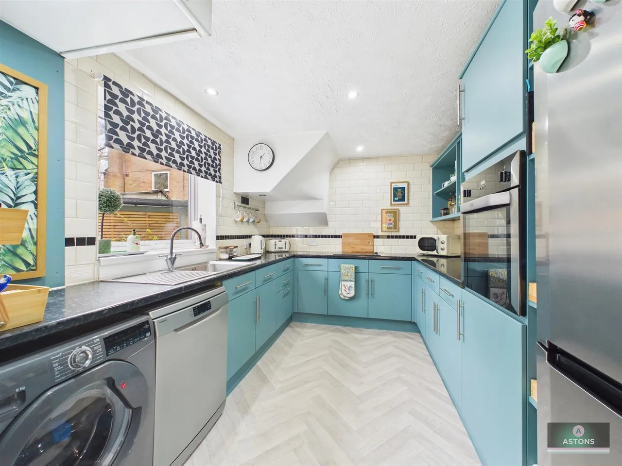 Hardy Close, Pound Hill, photo 6