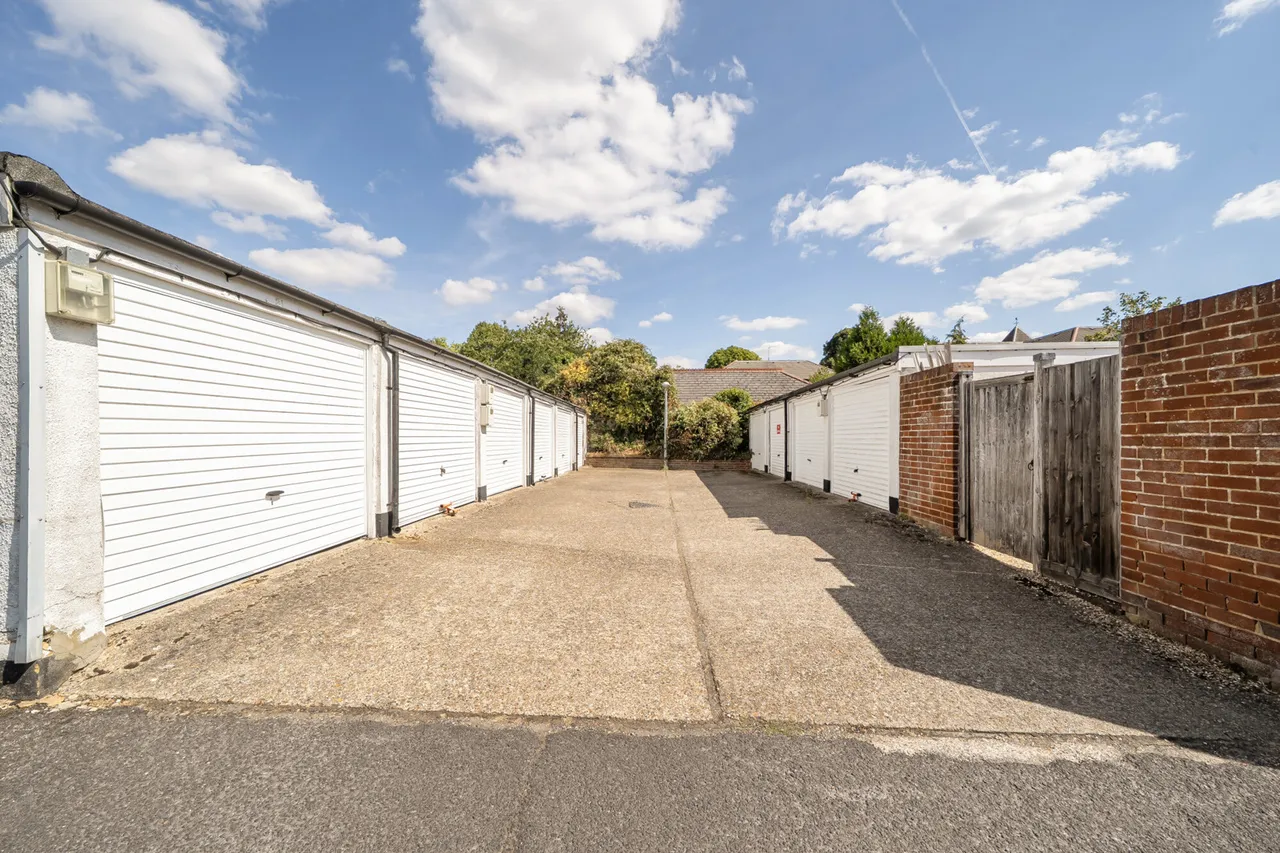 Wildoaks Close, Northwood, HA6, photo 10