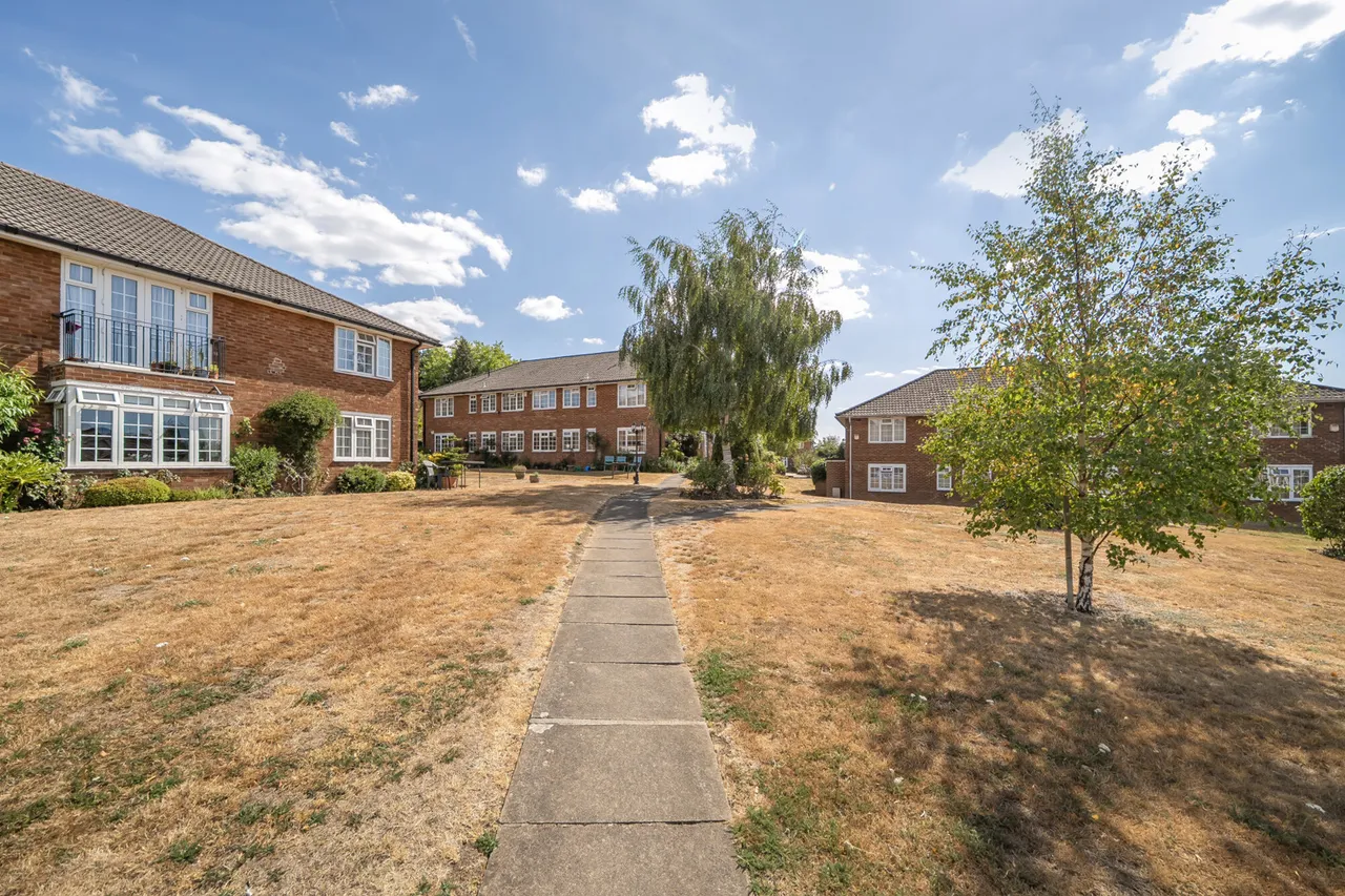 Wildoaks Close, Northwood, HA6, photo 12