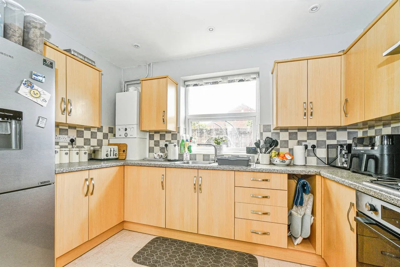 Swindon Road, Stratton St. Margaret, Swindon, photo 3