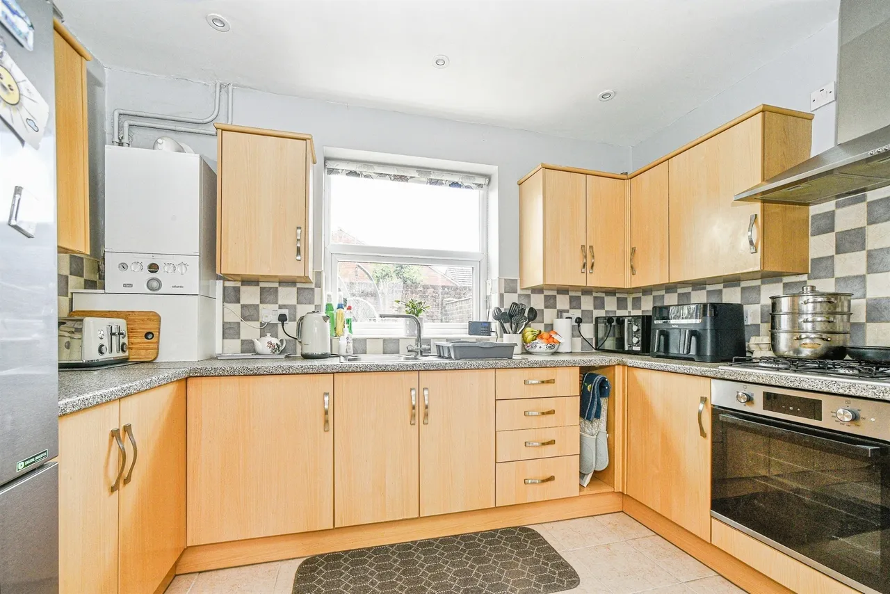 Swindon Road, Stratton St. Margaret, Swindon, photo 5