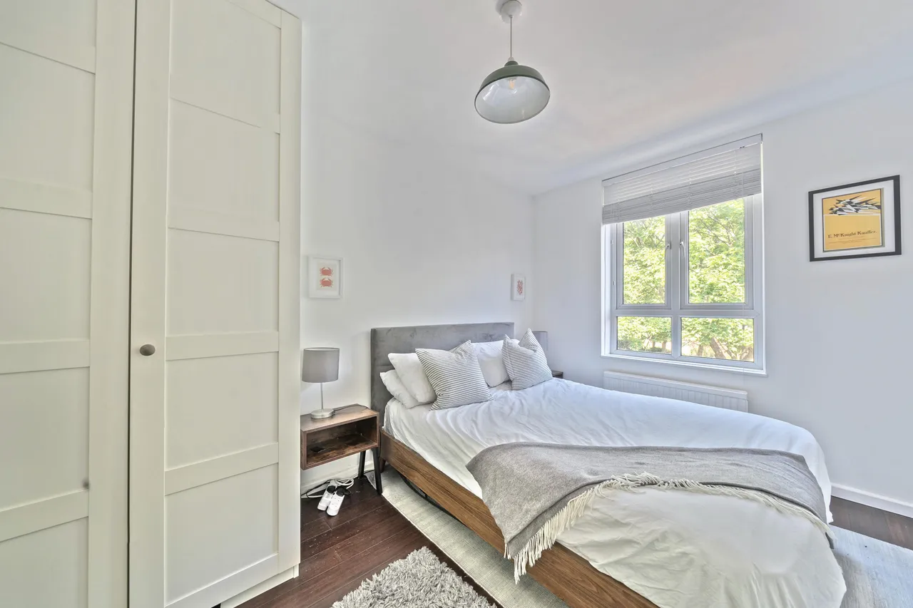 15 Clapham Crescent, London, photo 2