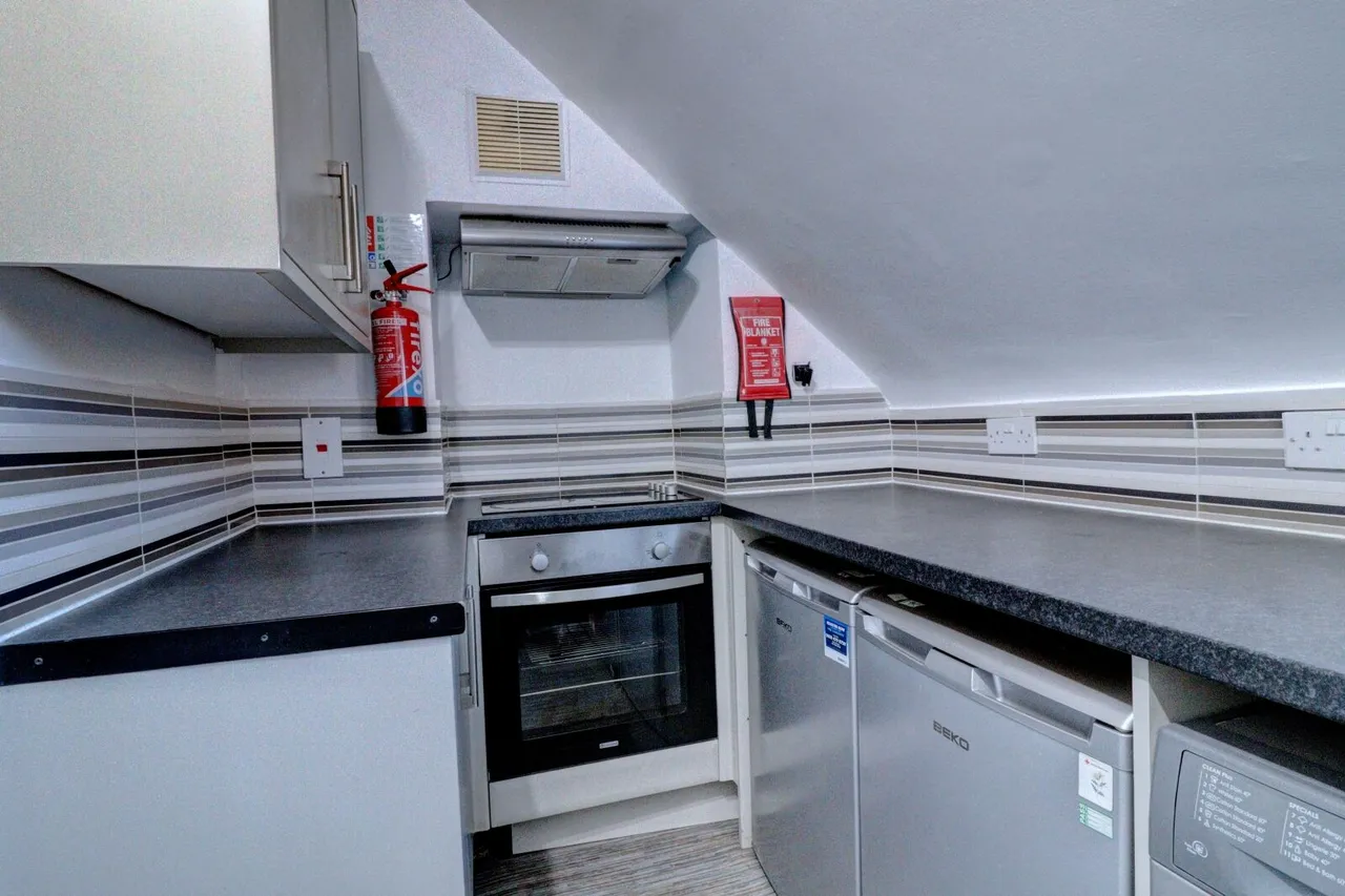 Priory Avenue, High Wycombe, HP13, photo 3