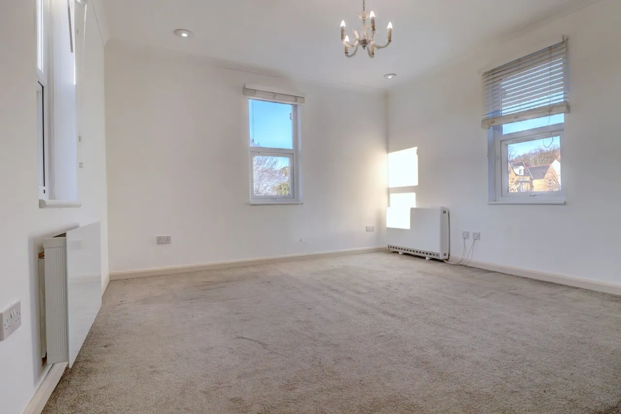 Priory Avenue, High Wycombe, HP13, photo 2