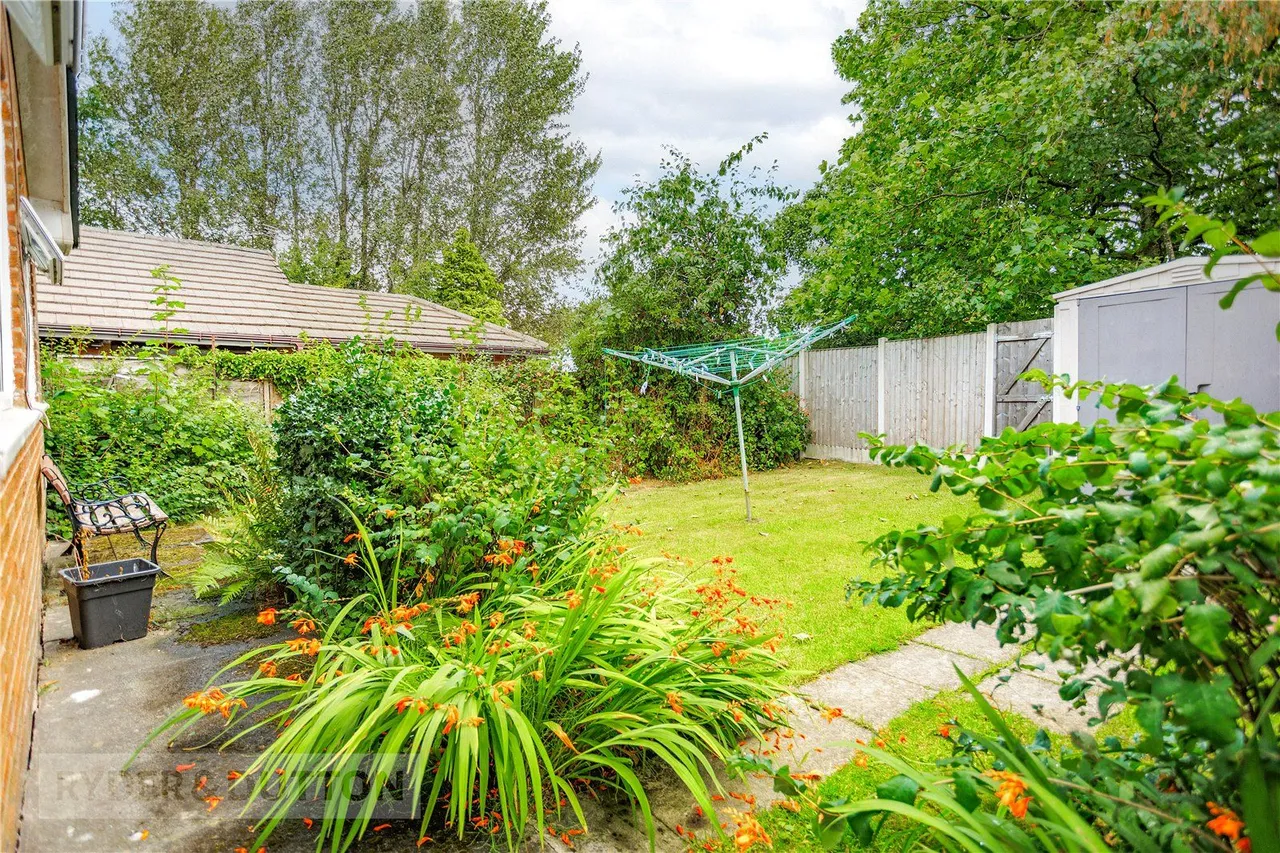 Glasson Walk, Chadderton, OL9, photo 17