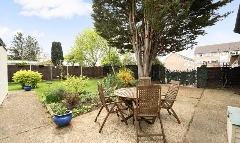 Kingston Road, Leatherhead, KT22, photo 2