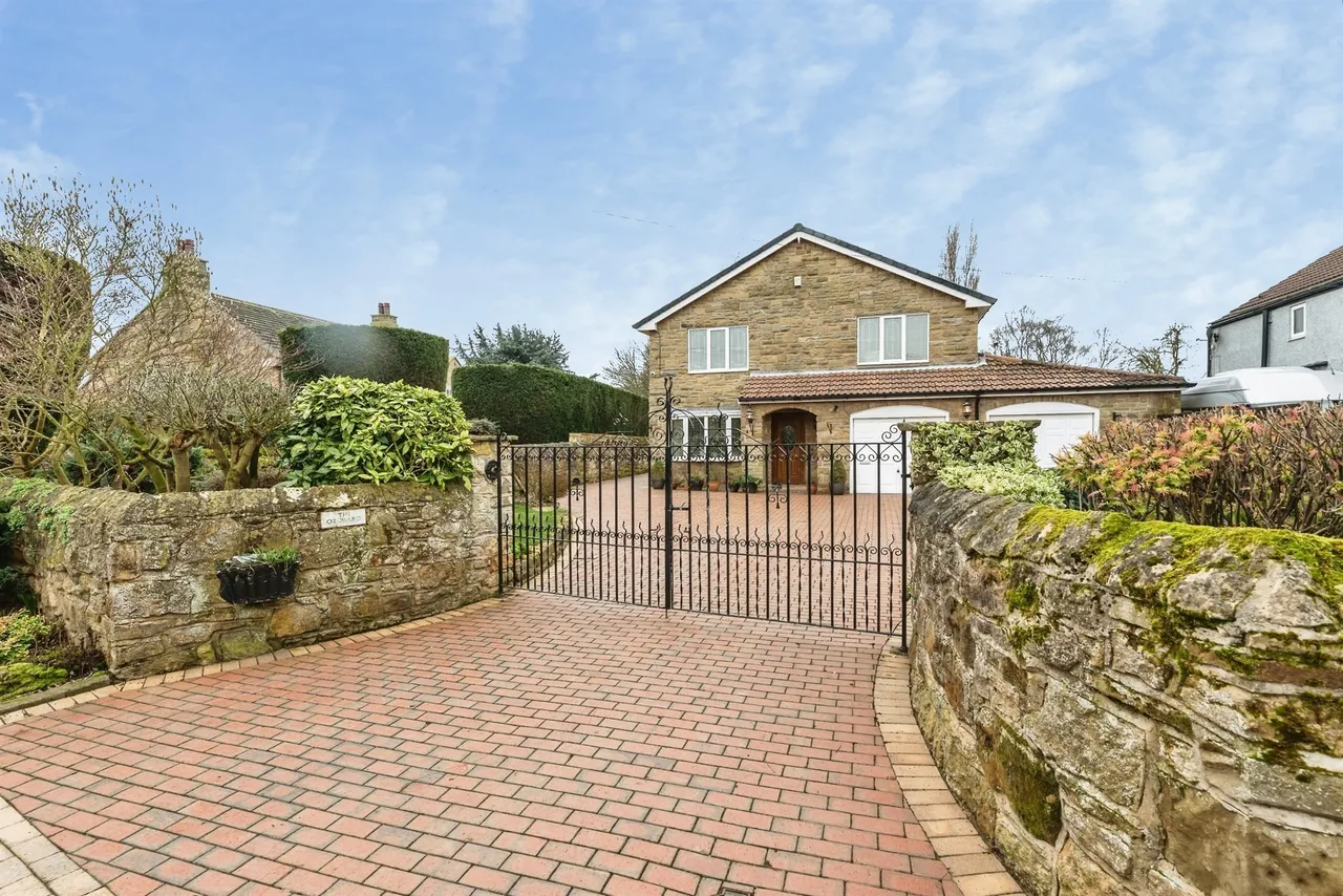 4 bed house for sale — Causeway Garth Lane, Thorpe Audlin, Pontefract