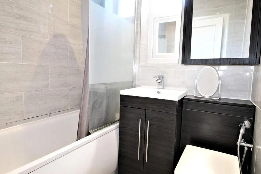Feltham Hill Road, Ashford, TW15, photo 6