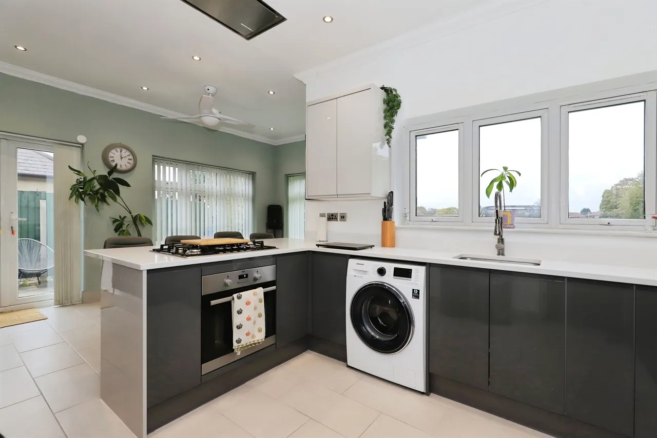 Nightingale Place, Bilston, WV14, photo 3
