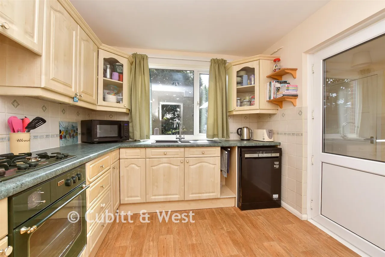 Blackthorn Road, Reigate, RH2, photo 4