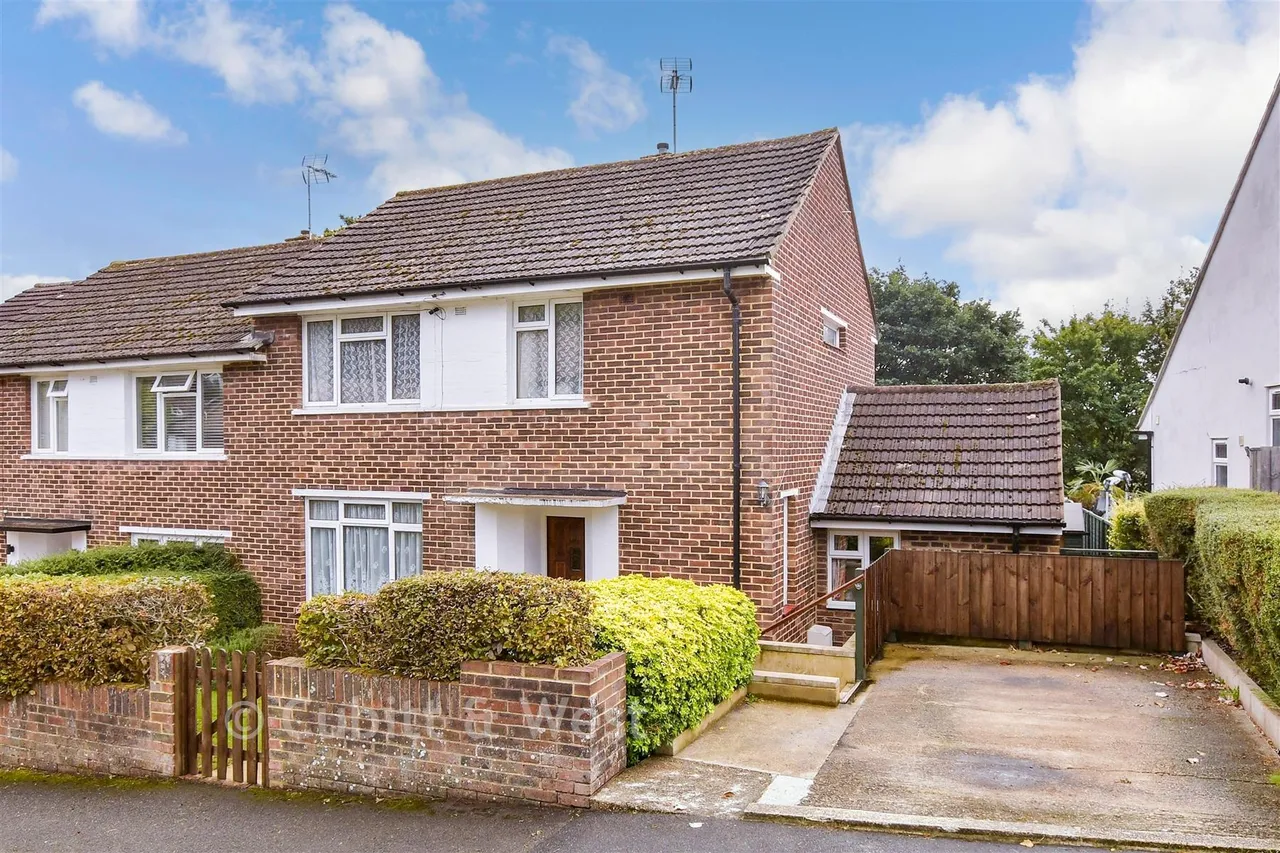 3 bed house for sale, Blackthorn Road, Reigate, RH2