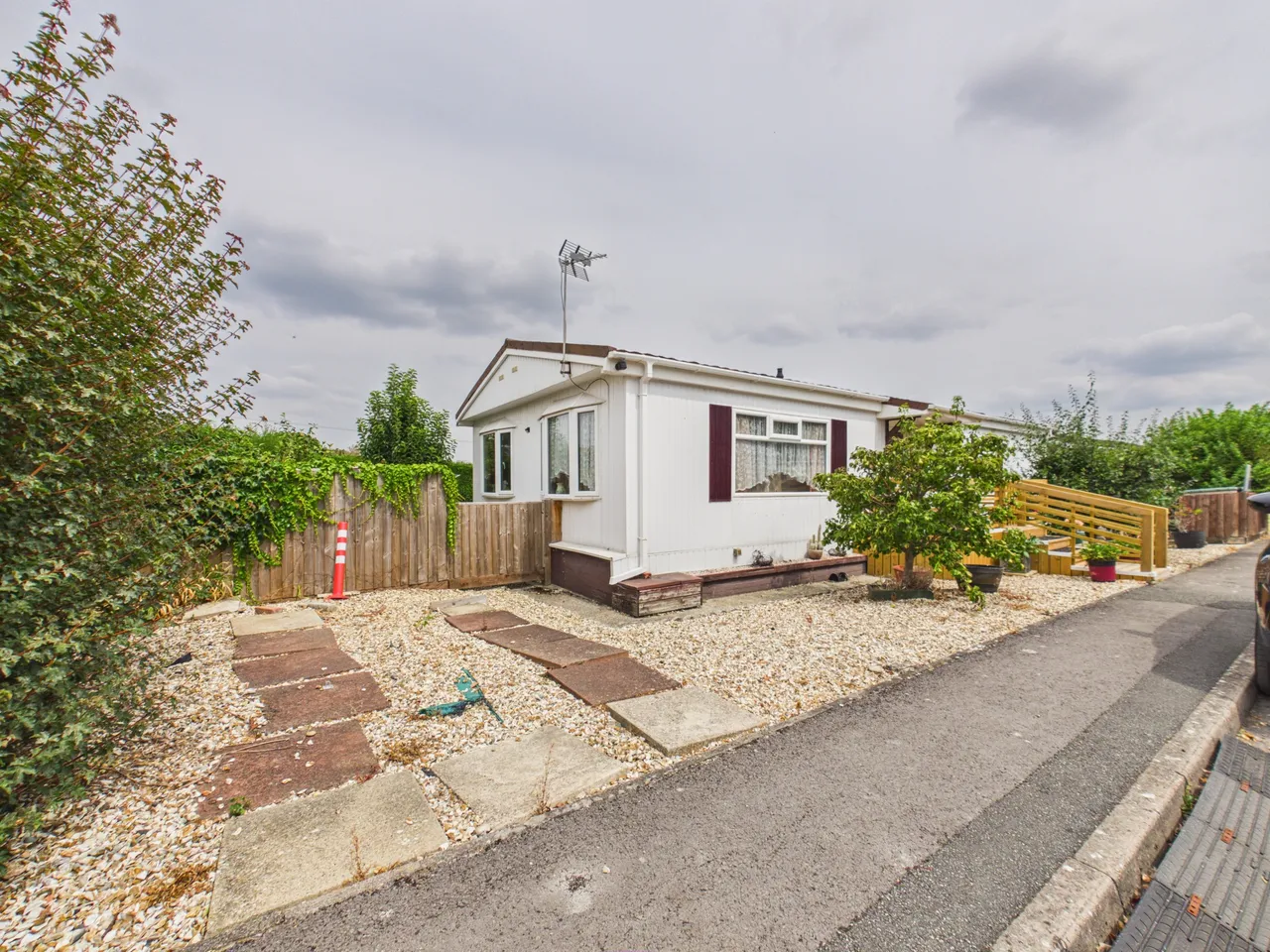 2 bed park home for sale — Laburnum Rise, Crookham Common, RG19