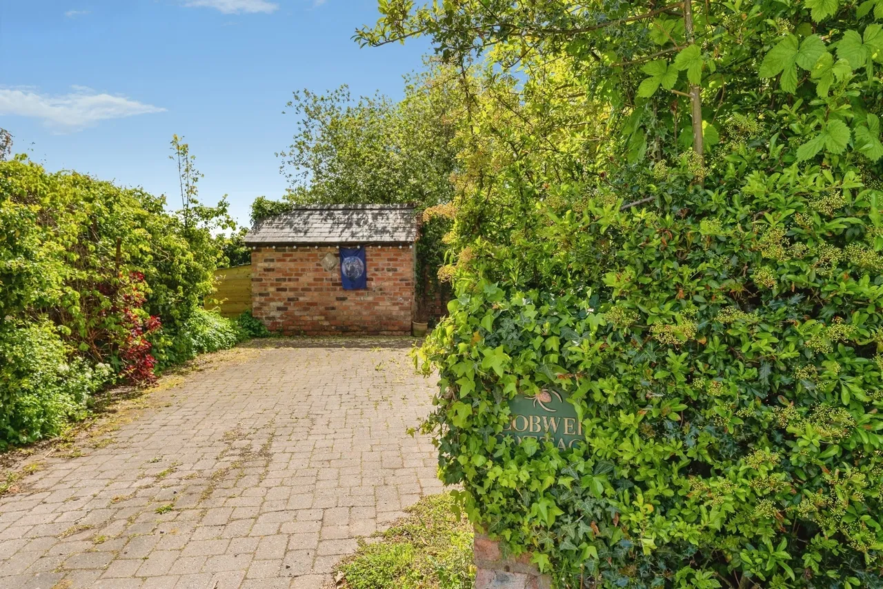 Cross Lanes, Oscroft, CH3, photo 23
