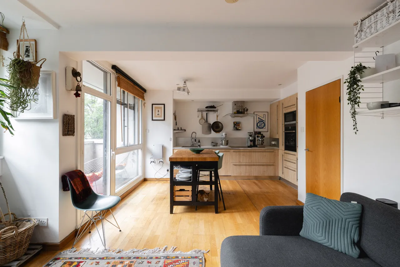 7 Keeling House, Claredale Street, London, photo 9