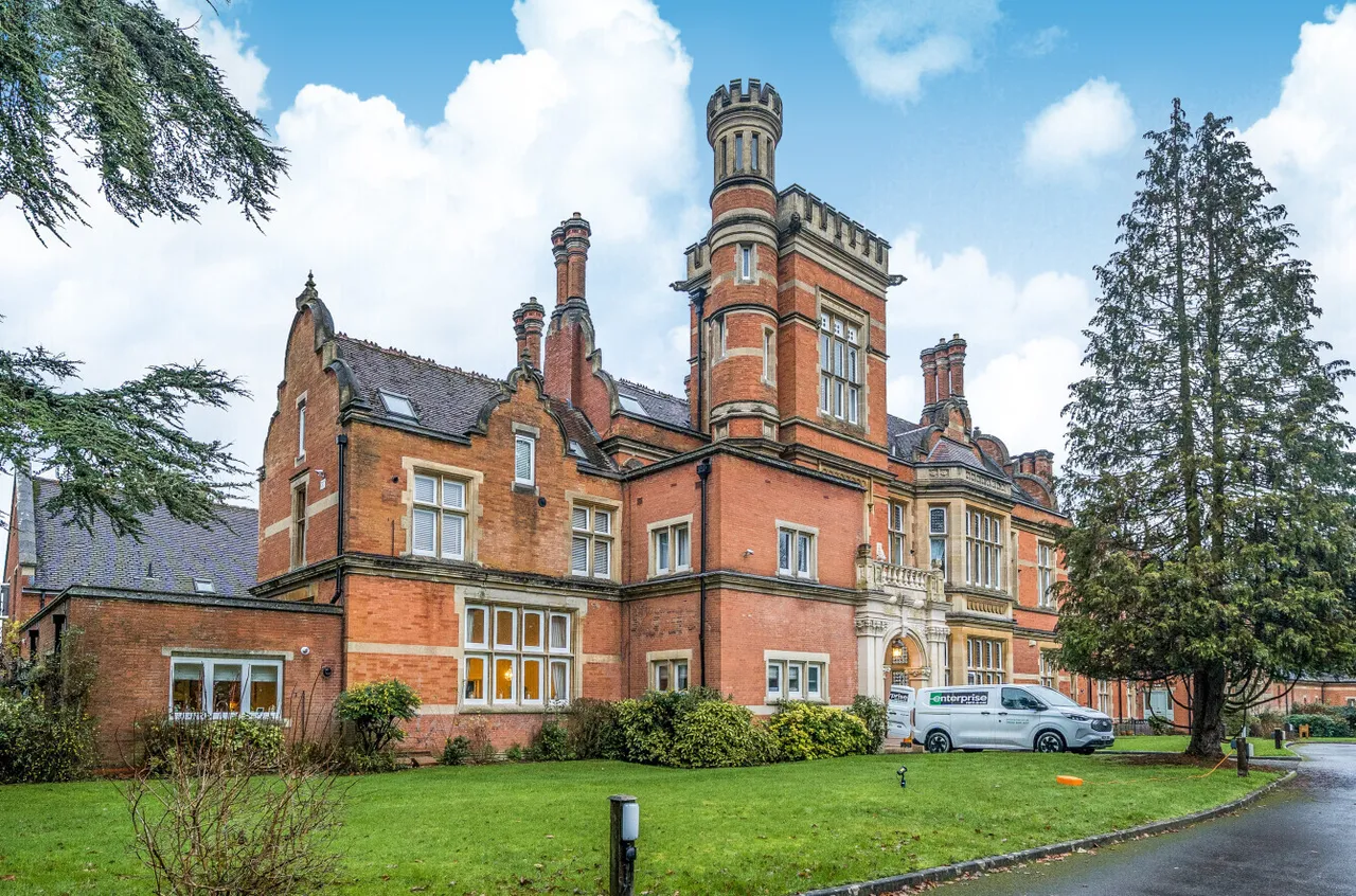 2 bed flat for sale, Chadwick Manor, Knowle, B93