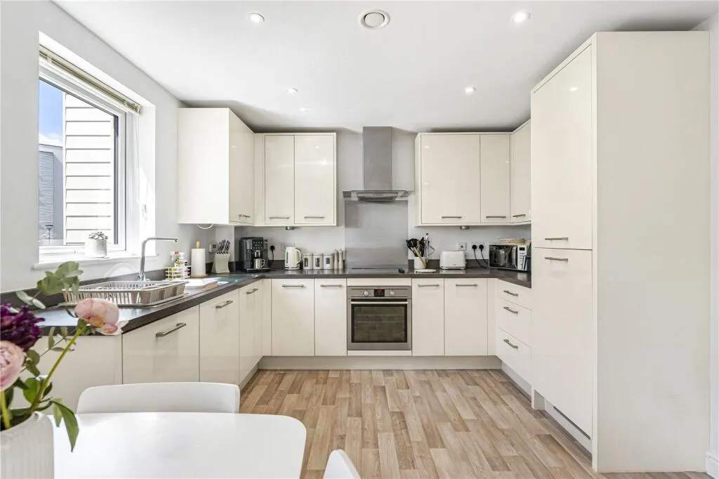 Hawker Drive, Addlestone, KT15, photo 10